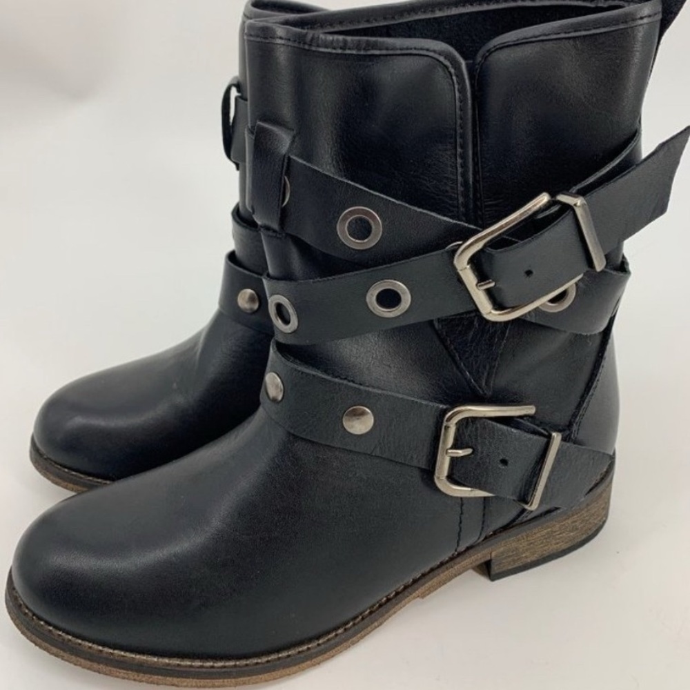 Musse And Cloud Black Leather Pull On Ankle Boots Buckle Detail Size 7.5